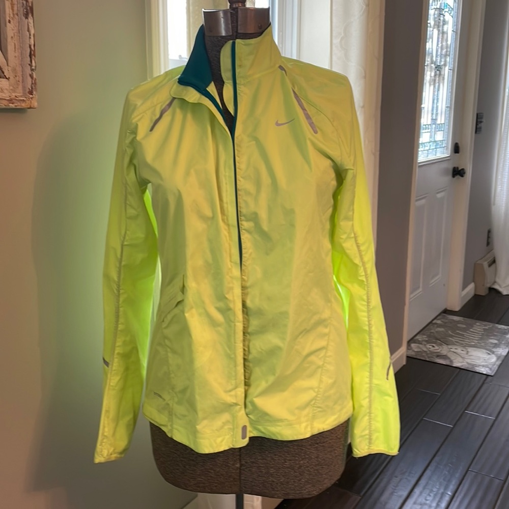 Womens Nike Storm Fit running jacket. Reflectors for running dark mornings/night